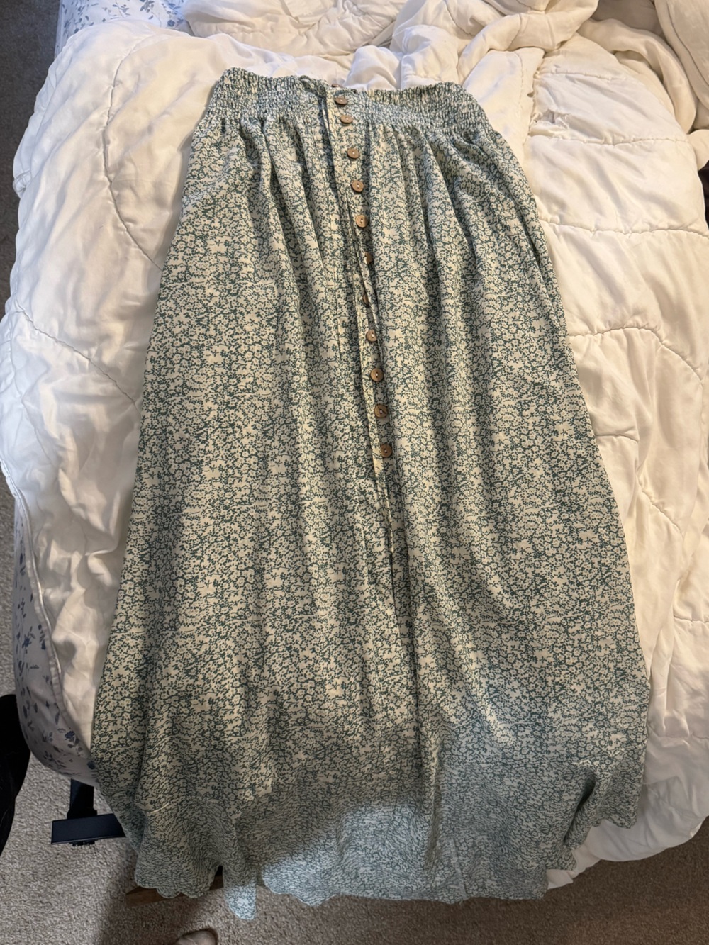 Floral Button-Front Midi Skirt in Sage Green